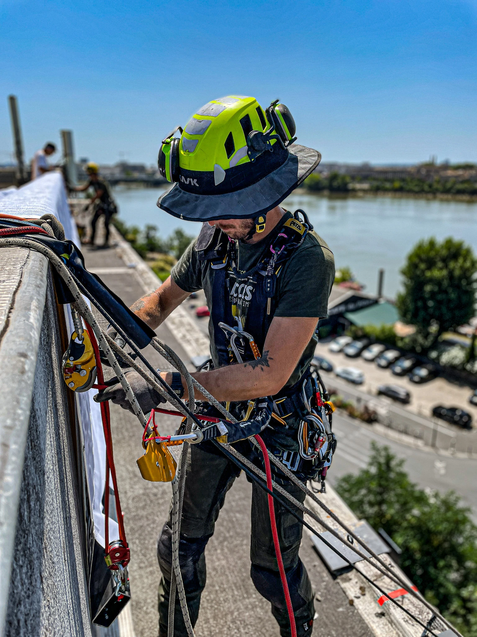 Intervention de cordistes MS Access pour l’art... en grand chez CO-NECT à Bordeaux (bâtiment) – 3